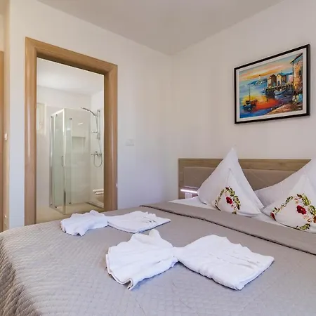 Gabriel 4*
